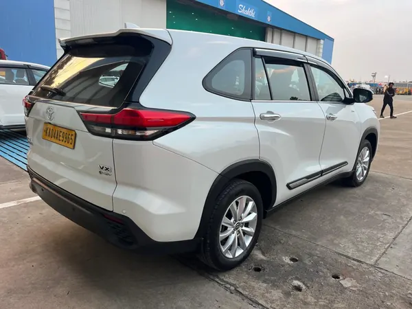 Innova Hycross dashboard interior for outstation trip